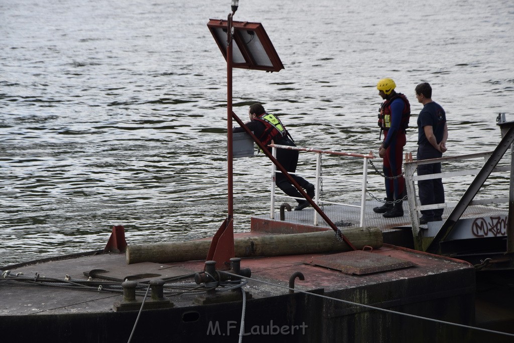 Uebung BF Taucher und Presse Koeln Zoobruecke Rhein P331.JPG - Miklos Laubert